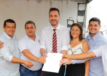 Guilherme Bismarck representa o presidente da Alece em entrega de equipamentos do Ceará Sem Fome 