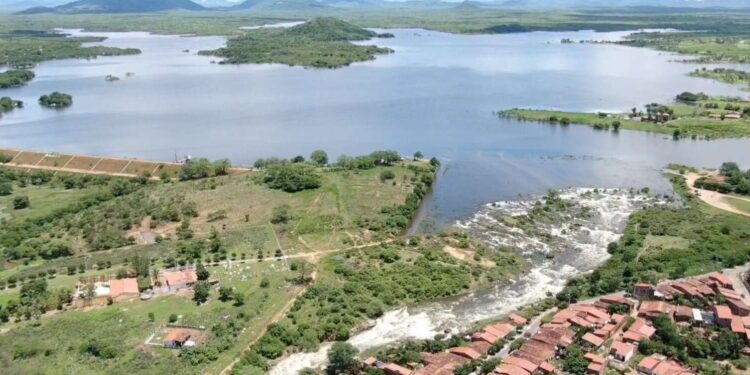 Sobe para 20 o número de açudes monitorados sangrando no Ceará