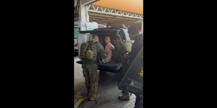 Homem se entrega após fazer 17 reféns dentro de ônibus na rodoviária do Rio