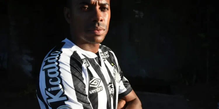 Robinho passa noite na cadeia e ficará uma semana em cela separada