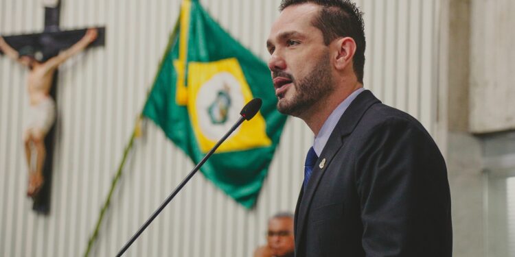 Justiça decide devolver a Guilherme Bismarck comando do PDT de Aracati