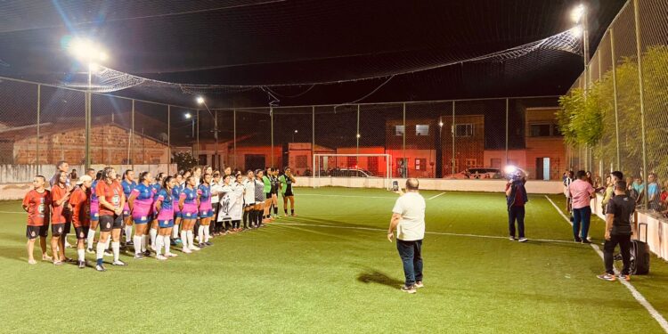 Com incentivo do governo municipal, estreou nessa terça-feira (9) o 1° Campeonato Aracatiense de Futebol Society Feminino