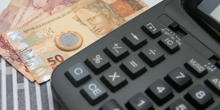 Senado aprova isenção do Imposto de Renda para quem ganha até dois salários mínimos