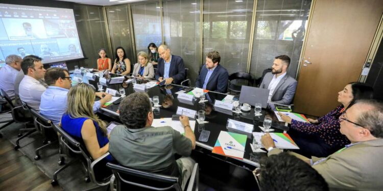 Governo do Ceará e Eletrobrás discutem implantação de linhas de transmissão no estado