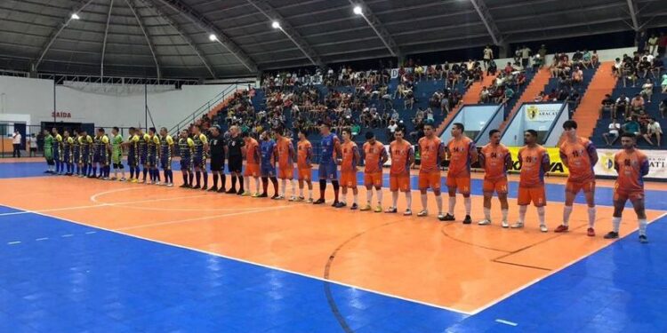 Com 4 gols de Ayslan, Aracati goleia Russas por 7 a 4 na estreia do Cearense de Divisão Especial