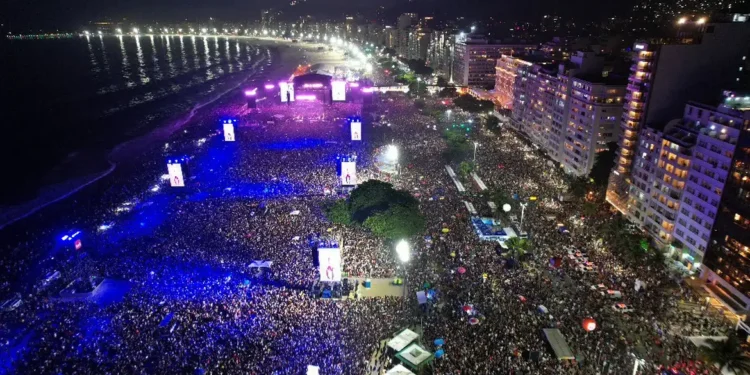 Show de Madonna reúne 1,6 milhão de pessoas em Copacabana