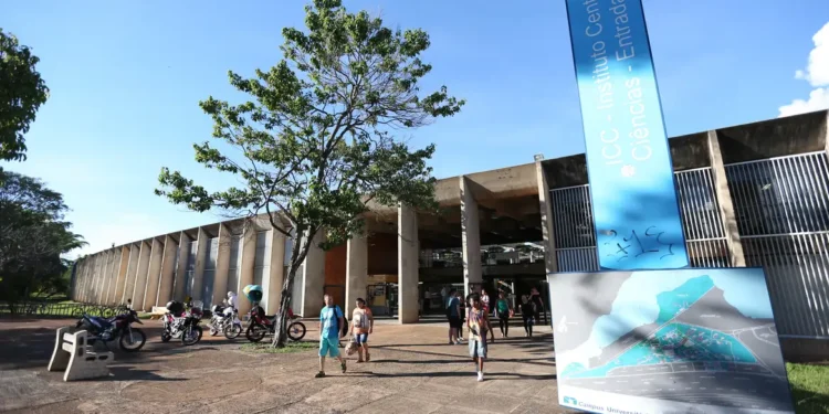 Professores de pelo menos 25 universidades decidiram pelo fim da greve