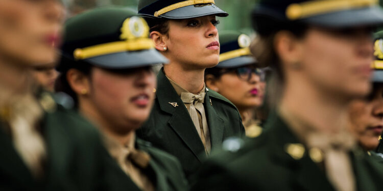 Forças Armadas vão permitir alistamento militar feminino pela 1ª vez em 2025