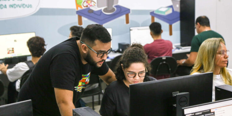 Programa abre inscrições para mais de 2 mil vagas em cursos de Tecnologia no Ceará