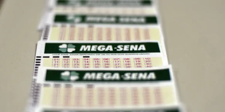 Mega-Sena vai sortear prêmio de R$ 100 milhões na próxima quinta-feira