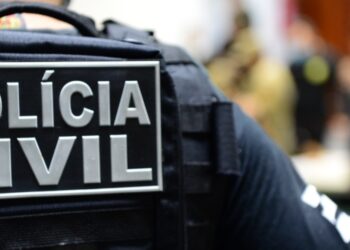 Polícia captura mulher que criou perfis falsos para extorquir o marido em Beberibe