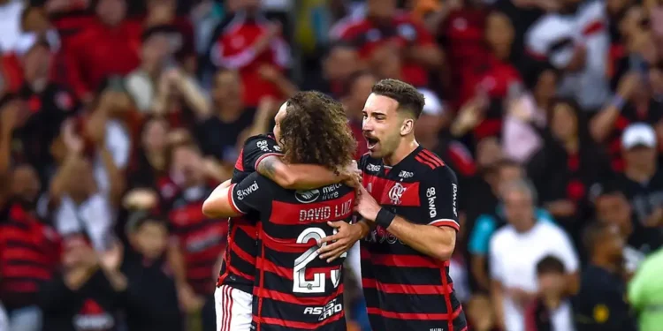 Flamengo derrota Cruzeiro para se isolar na ponta do Brasileiro