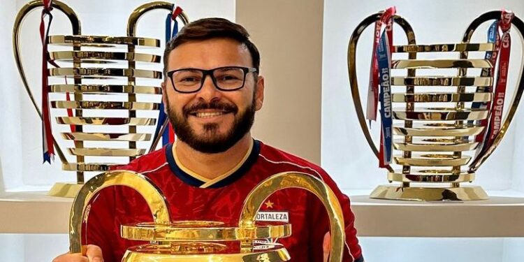 Aracatiense e Diretor Financeiro do Fortaleza recebe premiação de melhor executivo do CONAFUT em 2024