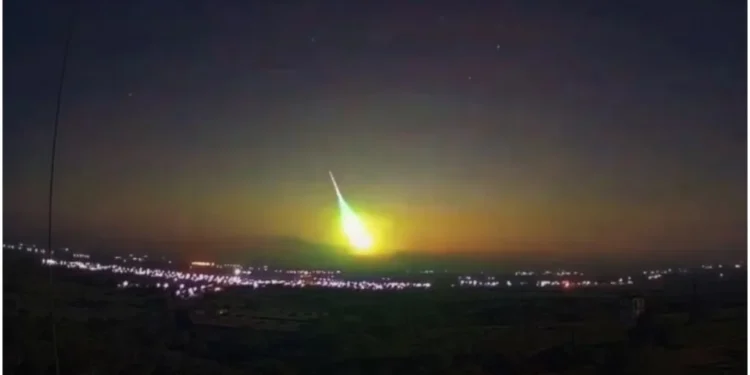 Queda de meteoro ilumina céu do Nordeste