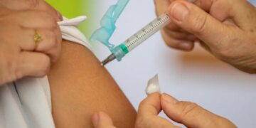 Vacina da gripe não deixa gripado, explica médica sanitarista