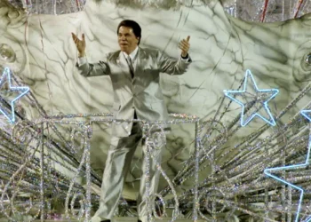 Corpo de Silvio Santos é sepultado em cemitério judaico de SP