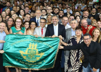 Governo do Estado empossa 118 professores após realização do maior concurso da história da Urca