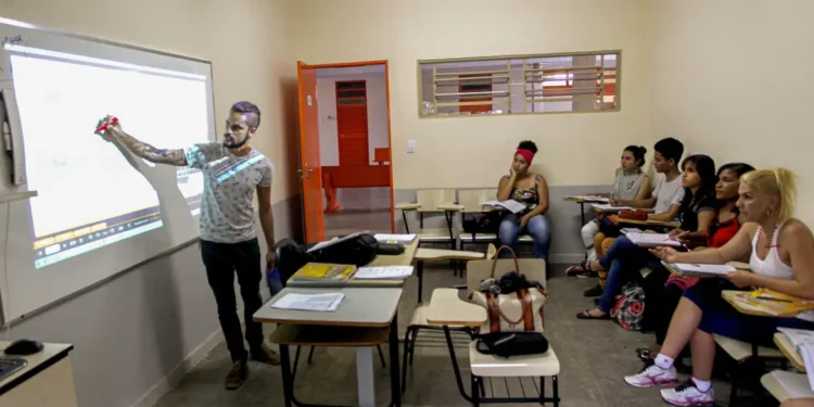 Pé-de-Meia alcançará quase 4 milhões de estudantes até setembro