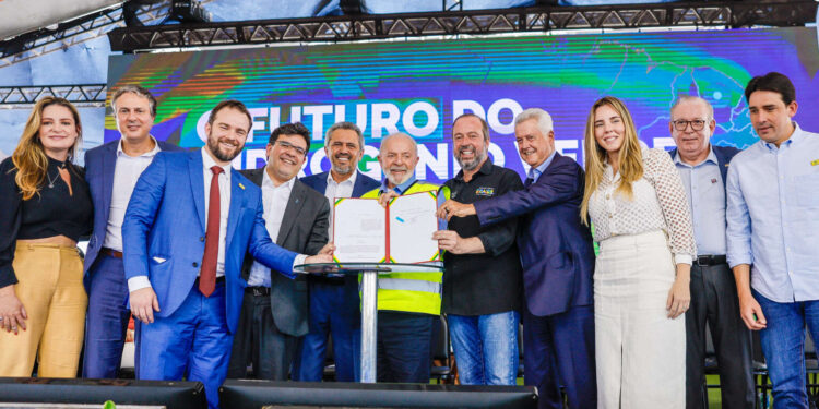 Lula sanciona lei do marco legal do Hidrogênio Verde e anuncia investimento para conclusão da Transnordestina