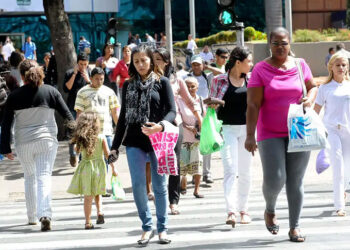 População estimada do Brasil chega a 212,6 milhões de habitantes em 2024