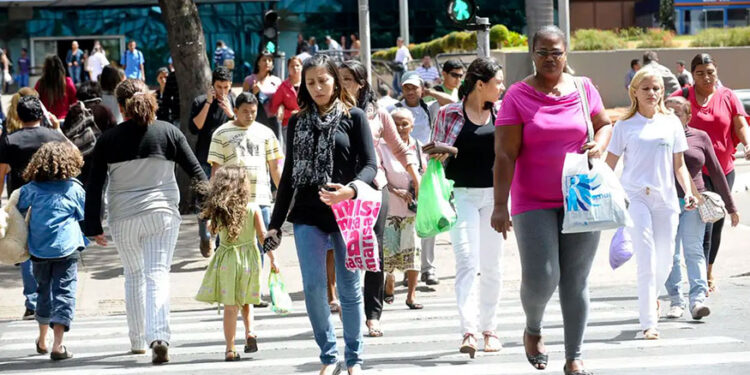 População estimada do Brasil chega a 212,6 milhões de habitantes em 2024