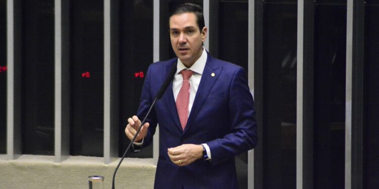 Deputado Eduardo Bismarck conquista aprovação do Dia Nacional do Guia de Turismo: projeto segue para sanção do presidente Lula