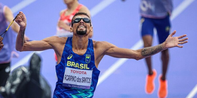 Atletismo conquista primeiro ouro nos Jogos Paralímpicos de Paris com Júlio Agripino