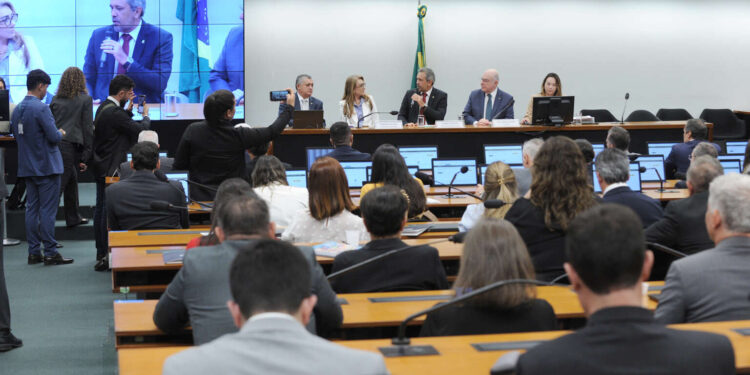 Na Câmara dos Deputados, Elmano destaca protagonismo do Ceará na produção de H2V