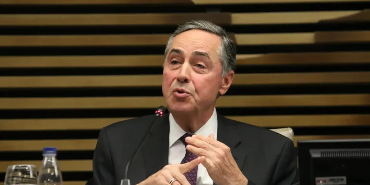 Barroso diz que STF teve atuação controversa no combate à corrupção