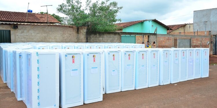 Enel Distribuição Ceará realiza mutirão de serviços em Aracati e sorteia 40 geladeiras