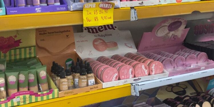 Entrando na História: Desafio do Kit de Maquiagem com R$ 100,00 no Centro de Aracati