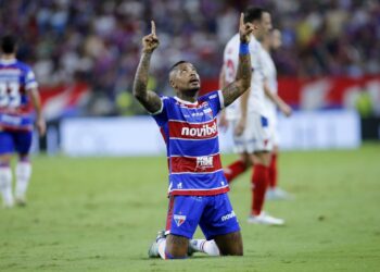 Fortaleza goleia Bahia com Marinho imparável e dorme na vice-liderança