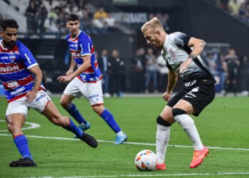 Corinthians vence Fortaleza por 3 a 0 e avança na Sul-Americana