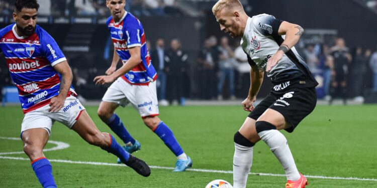 Corinthians vence Fortaleza por 3 a 0 e avança na Sul-Americana