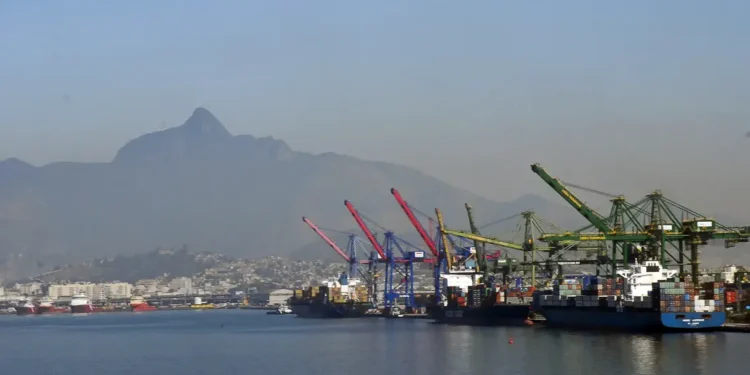 Economia recua 0,1% na passagem de junho para julho, diz a FGV