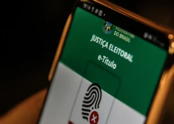 A menos de 30 dias do 1º turno, eleitores devem atualizar e-Título