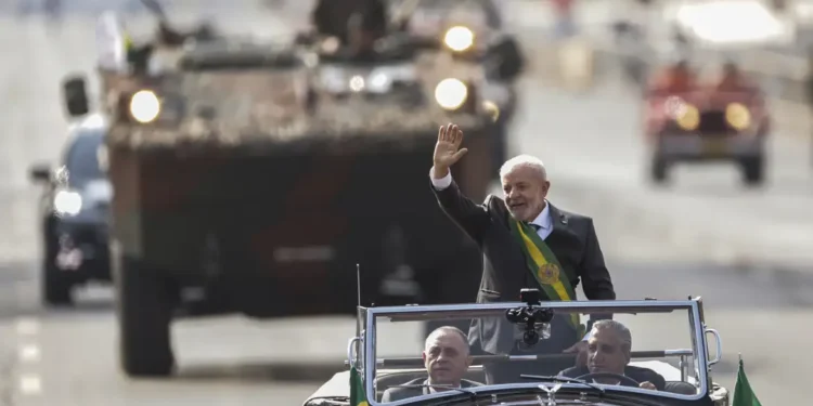 Desfile de 7 de Setembro destaca vacinação e homenageia gaúchos