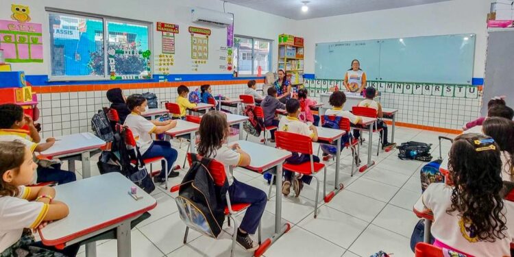 Professor: o profissional que ensina e aprende todo dia