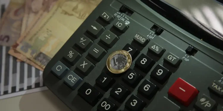 Mercado financeiro eleva previsão da inflação de 4,5% para 4,55%