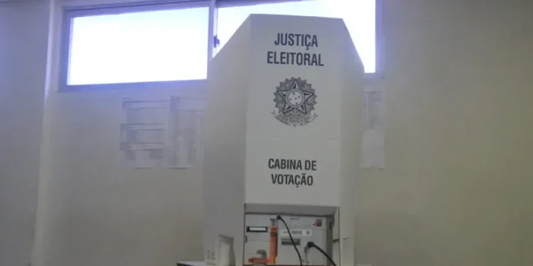 Saiba a atribuição do prefeito e como fiscalizar o seu representante