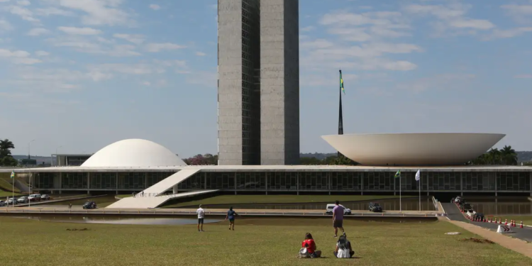Reforma tributária segue em discussão no Congresso