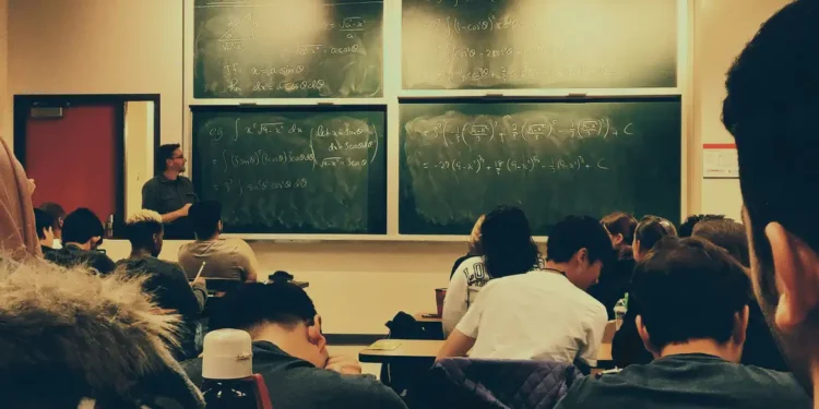 Investimento em educação cai para 4,2% do PIB na América Latina