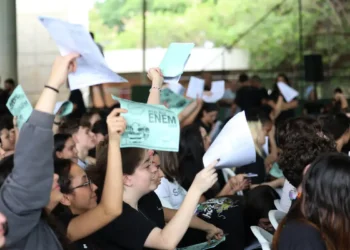 Na reta final do Enem, alunos participam de aulões e tentam relaxar