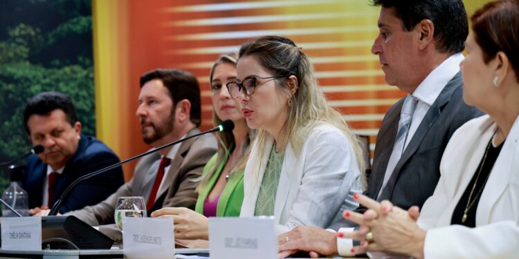 Alece aprova indicação de Onélia Santana para cargo de conselheira do TCE-CE