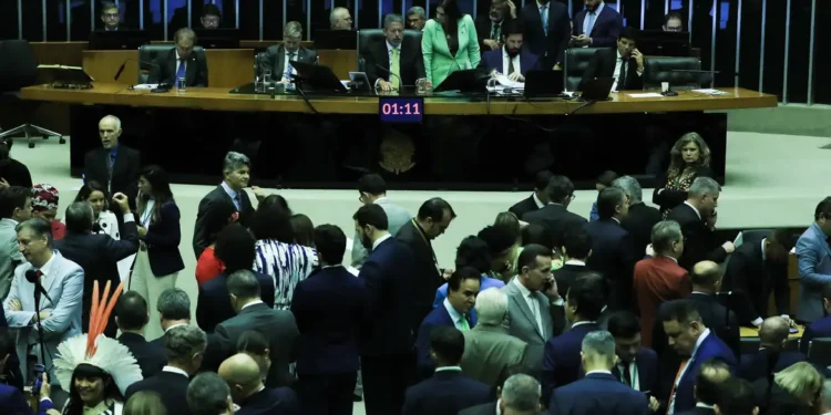 Câmara revoga novo seguro DPVAT e limita bloqueio de emendas