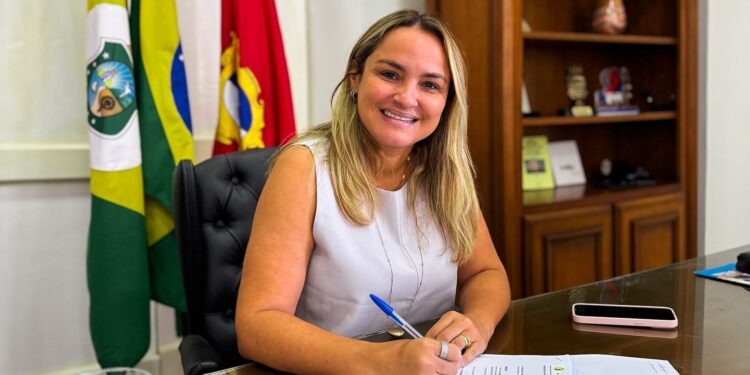 Prefeita do Aracati envia para Câmara mensagem de lei complementar solicitando o aumento do número de parcelas do IPTU