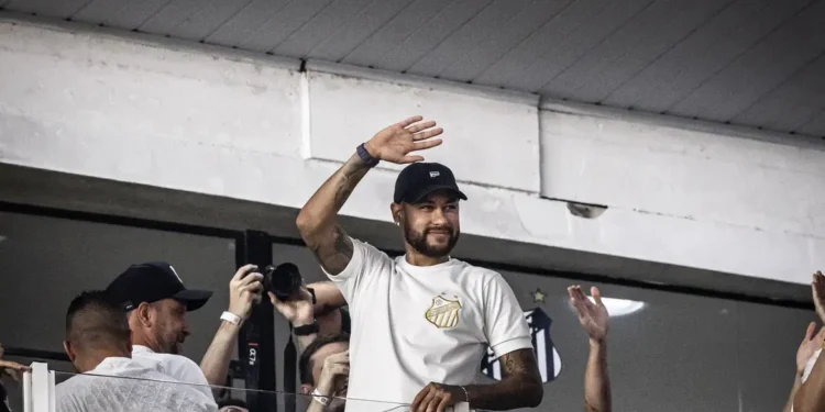 Neymar anuncia retorno ao Santos