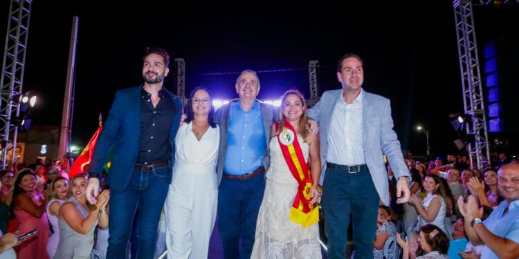 Roberta de Bismarck e Ana Mello tomam posse em evento histórico