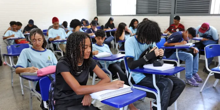 Pé-de-Meia chega hoje para quem se formou no ensino médio em 2024