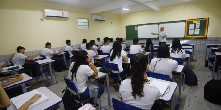 Reajuste de 6,27% do piso salarial para professores da rede pública estadual é aprovado na Assembleia Legislativa